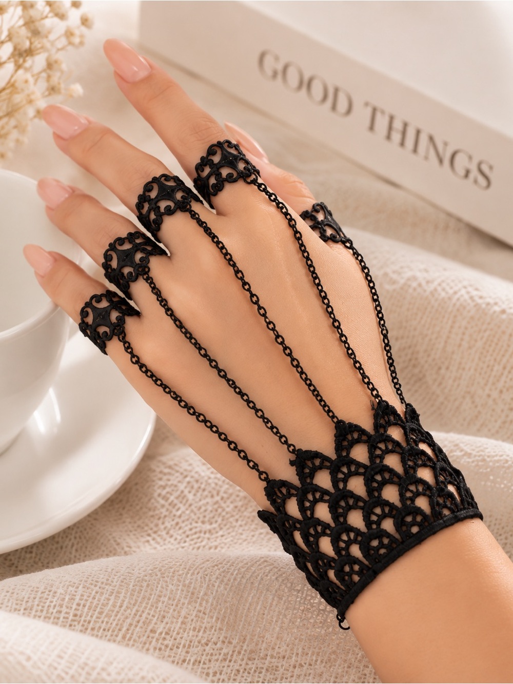 Gothic Hand Chain Bracelet - Picture 3 of 4